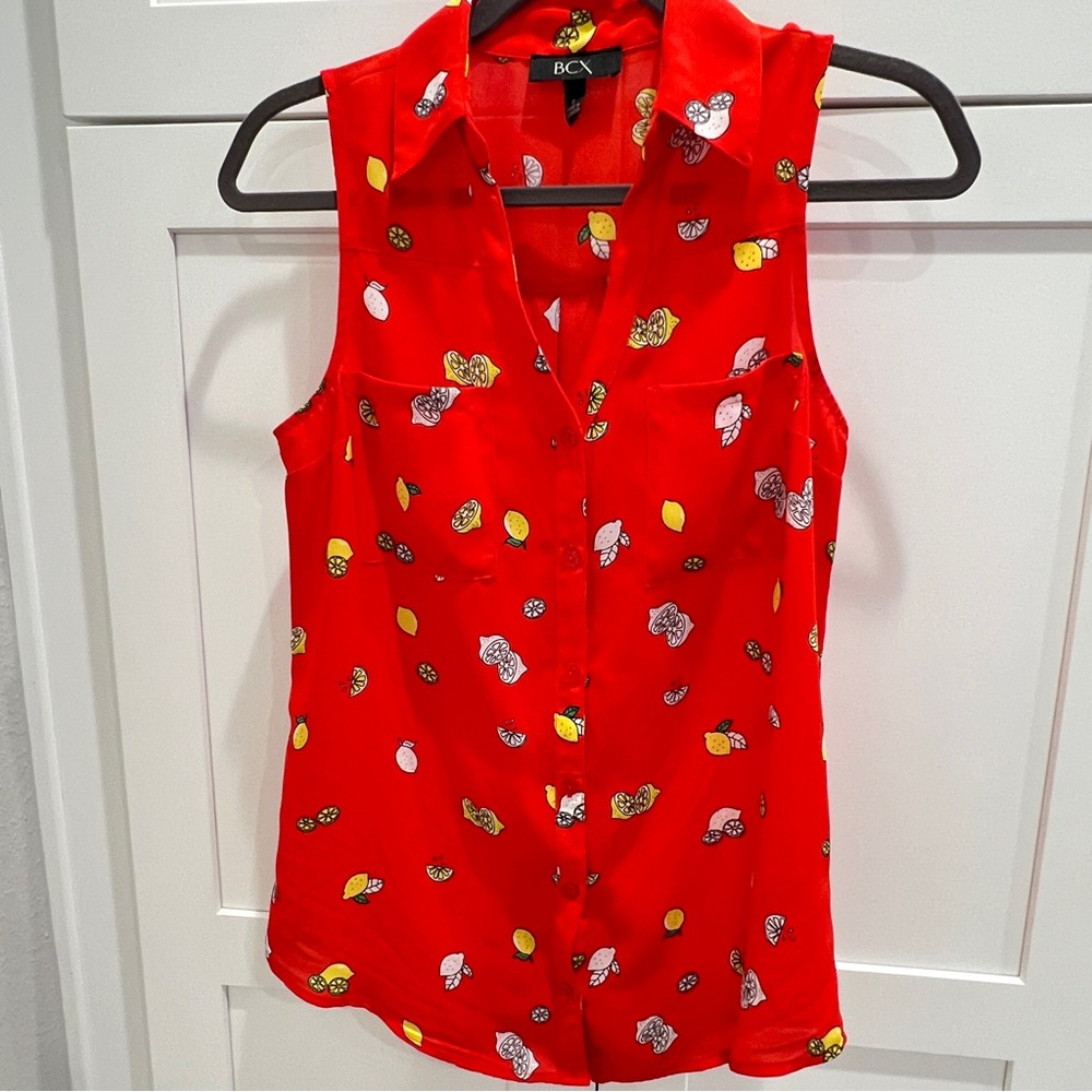 BCX Juniors Sz Small Red Sleeveless Button-Down Festive Lemon Print Blouse